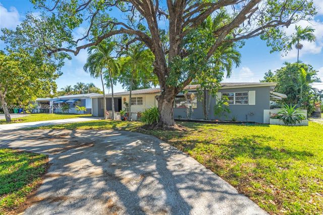 2221 Alcazar Dr, Miramar, FL 33023