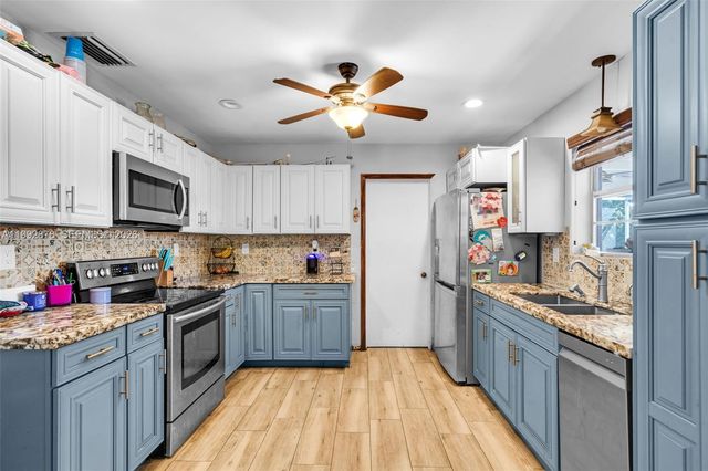 2221 Alcazar Dr, Miramar, FL 33023