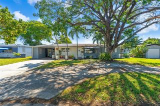 2221 Alcazar Dr, Miramar, FL 33023