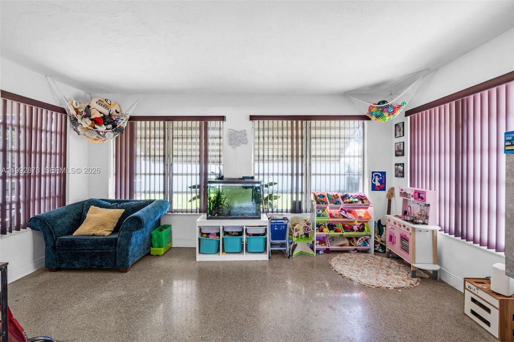 Image 11 of property listing at 2221 Alcazar Dr, Miramar, FL 33023