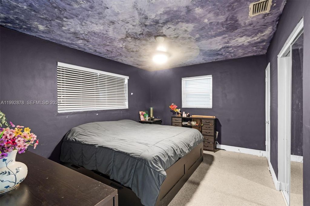 Image 12 of property listing at 2221 Alcazar Dr, Miramar, FL 33023