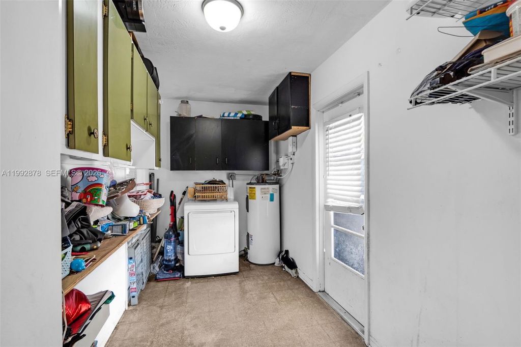 Image 20 of property listing at 2221 Alcazar Dr, Miramar, FL 33023