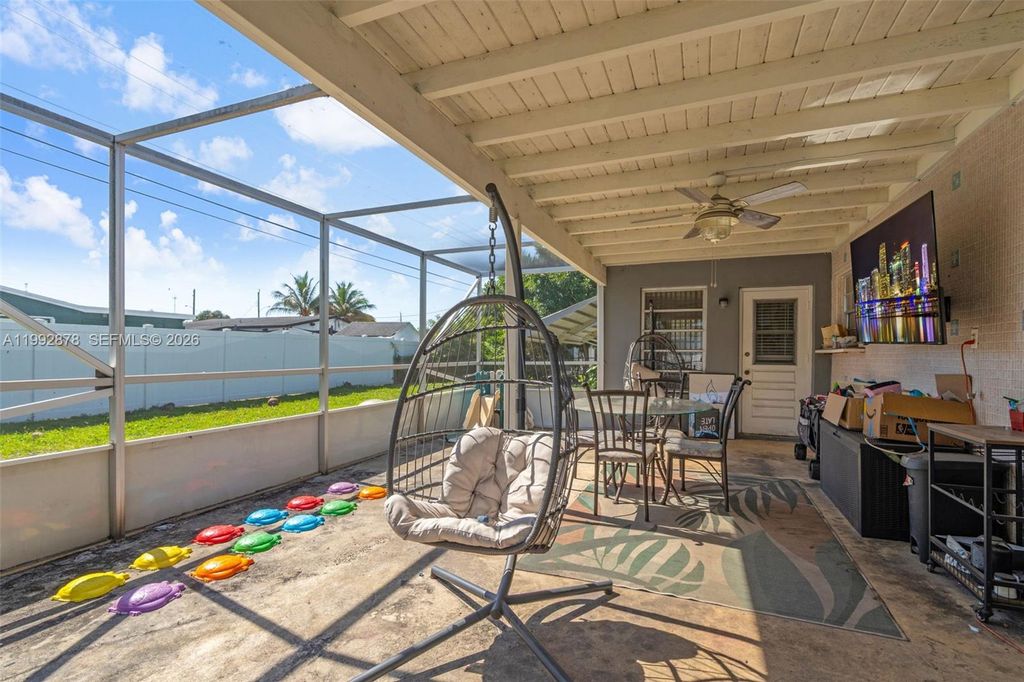 Image 21 of property listing at 2221 Alcazar Dr, Miramar, FL 33023