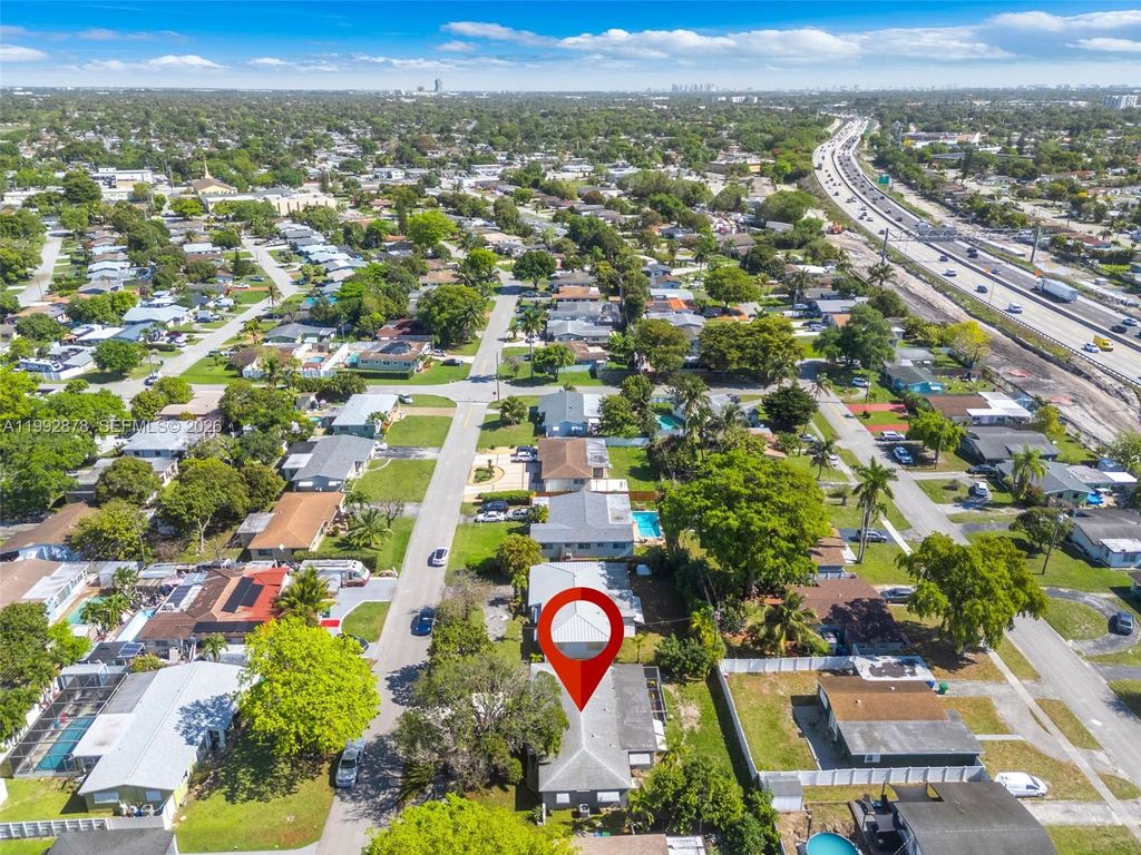 Image 26 of property listing at 2221 Alcazar Dr, Miramar, FL 33023