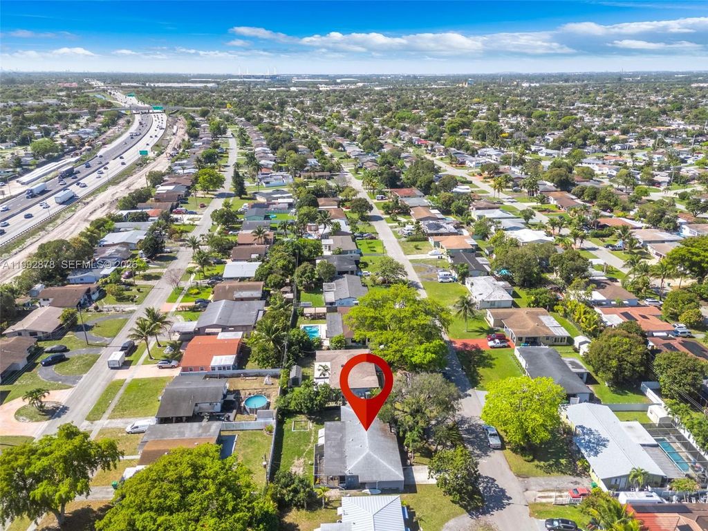 Image 28 of property listing at 2221 Alcazar Dr, Miramar, FL 33023