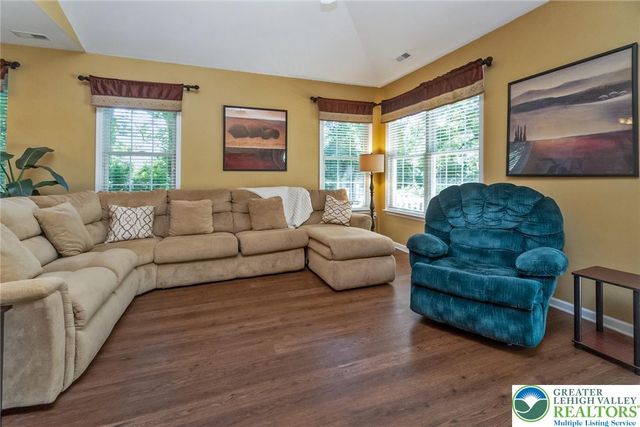 6303 Valor Drive, Bethlehem City, PA 18017