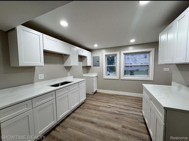 33111 Alberta, Westland, MI 48186