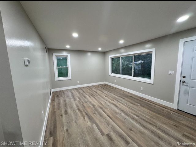 33111 Alberta, Westland, MI 48186