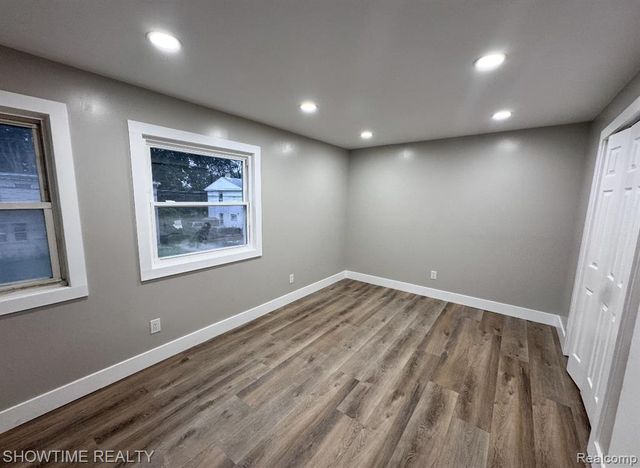 33111 Alberta, Westland, MI 48186
