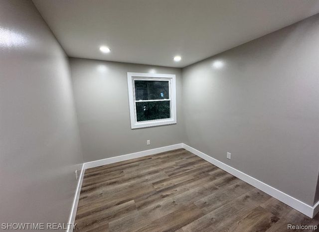 33111 Alberta, Westland, MI 48186