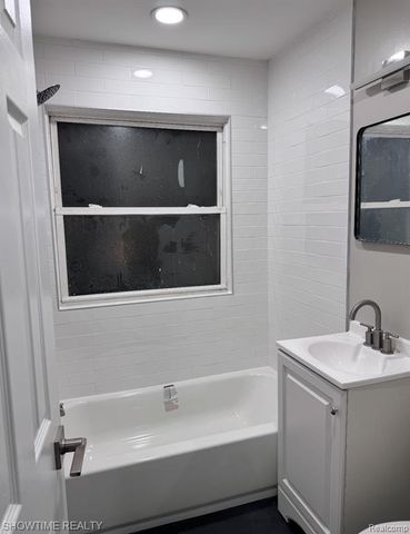 33111 Alberta, Westland, MI 48186