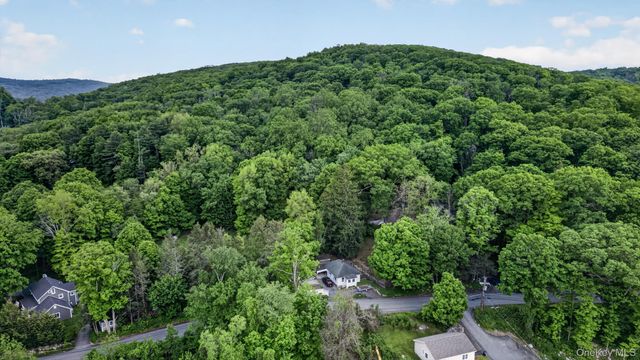 11 Richardsville Road, Carmel, NY 10512