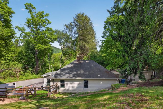 11 Richardsville Road, Carmel, NY 10512