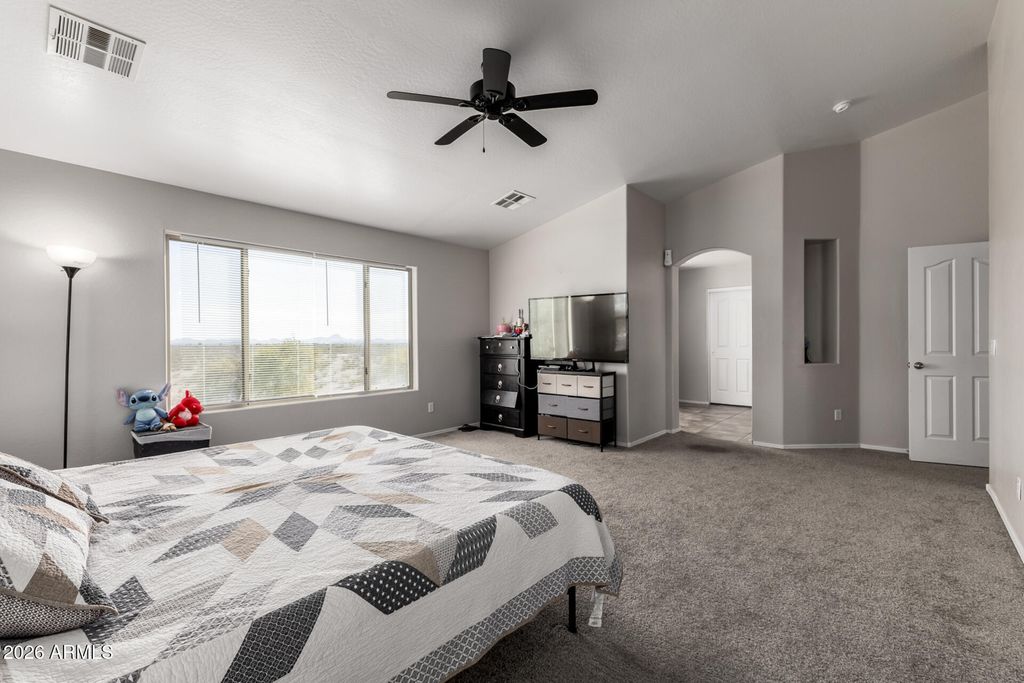 Image 12 of property listing at 30331 W VERDE Lane, Buckeye, AZ 85396