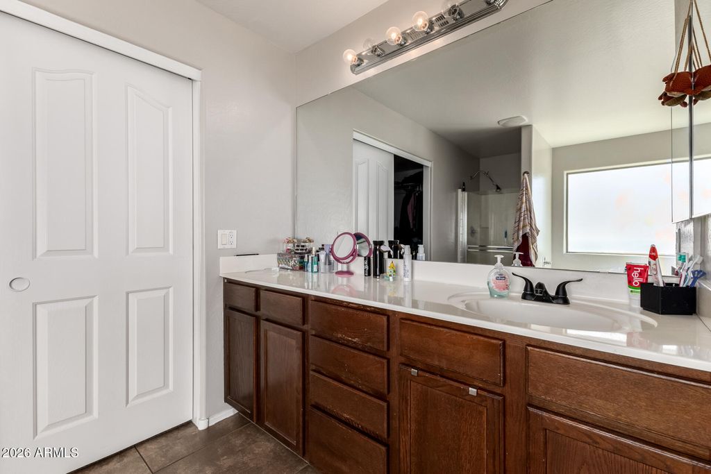 Image 13 of property listing at 30331 W VERDE Lane, Buckeye, AZ 85396