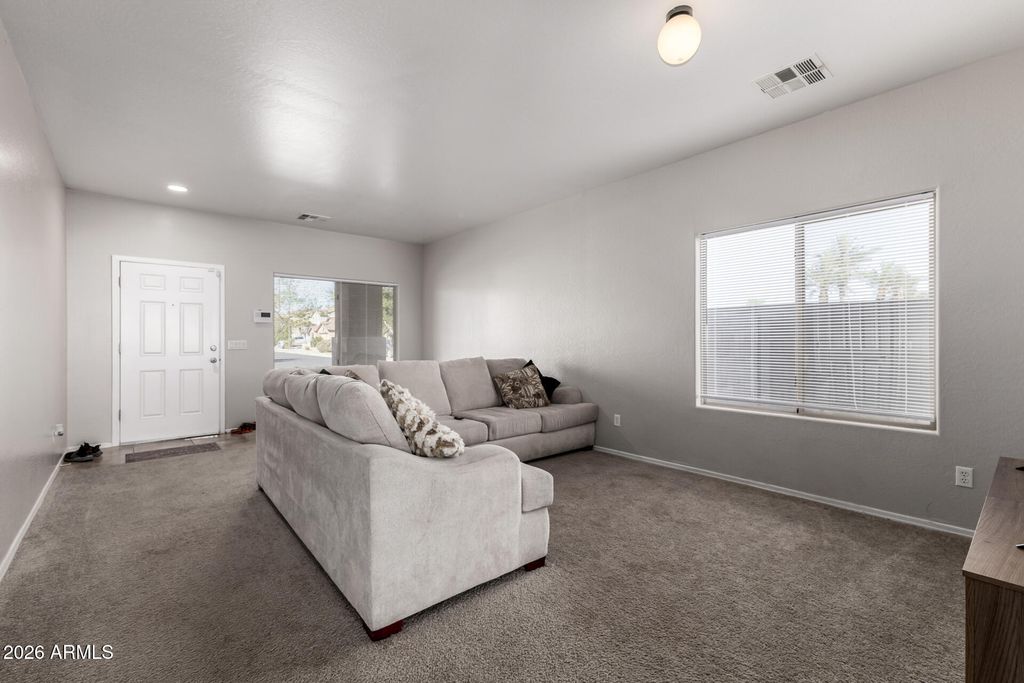 Image 4 of property listing at 30331 W VERDE Lane, Buckeye, AZ 85396