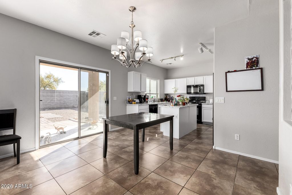 Image 8 of property listing at 30331 W VERDE Lane, Buckeye, AZ 85396