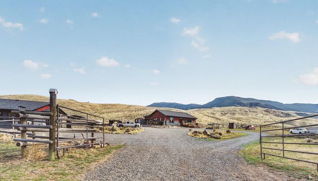 32 Wapiti Estates Dr, Cody, WY 82414