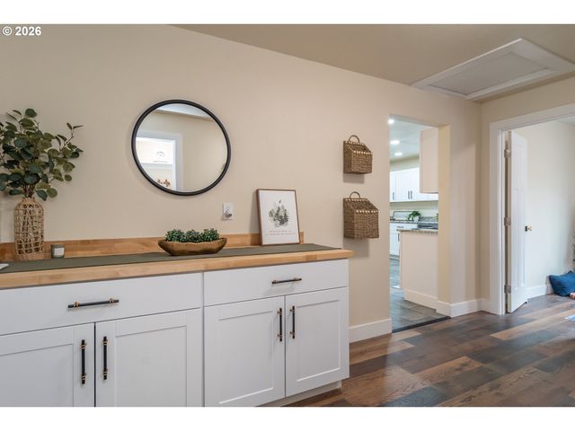 765 W RAINBOW St, Roseburg, OR 97471