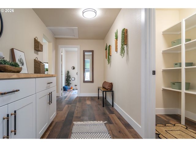 765 W RAINBOW St, Roseburg, OR 97471