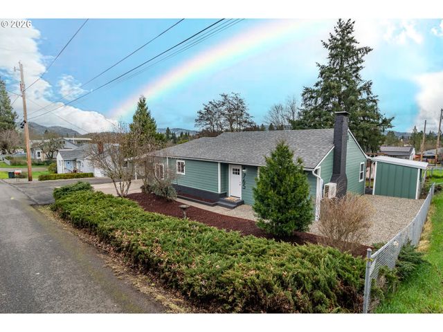 765 W RAINBOW St, Roseburg, OR 97471
