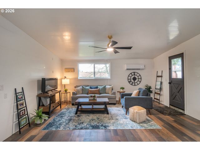 765 W RAINBOW St, Roseburg, OR 97471