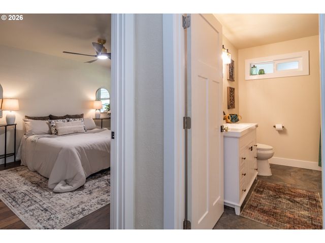 765 W RAINBOW St, Roseburg, OR 97471