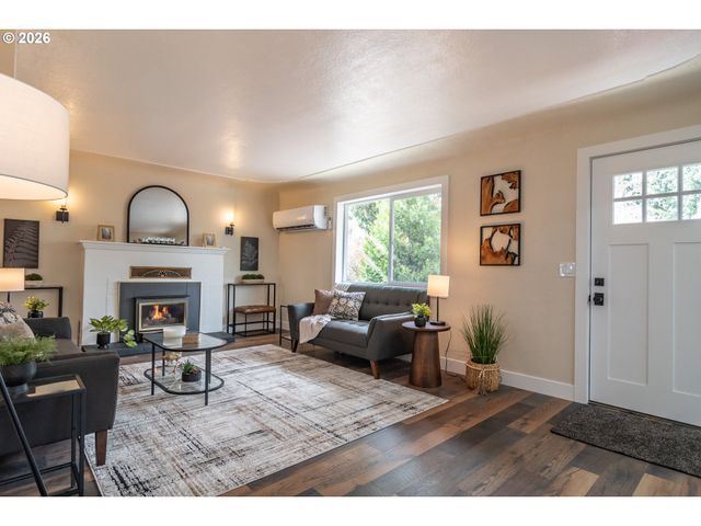 765 W RAINBOW St, Roseburg, OR 97471