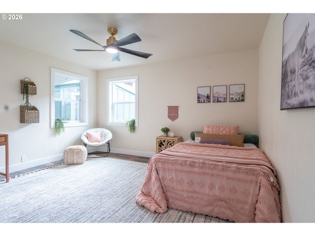 765 W RAINBOW St, Roseburg, OR 97471