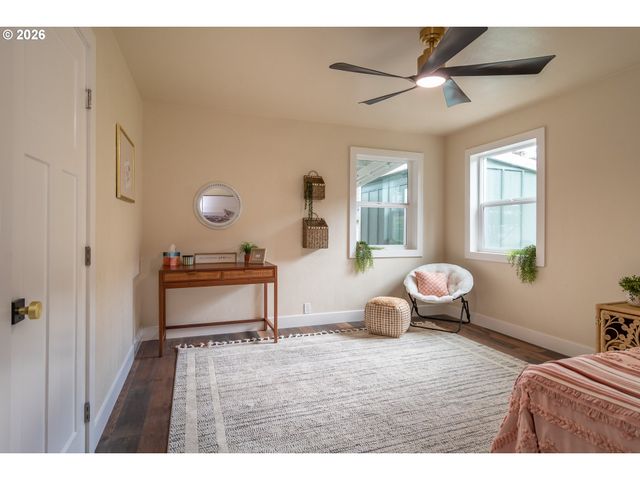 765 W RAINBOW St, Roseburg, OR 97471