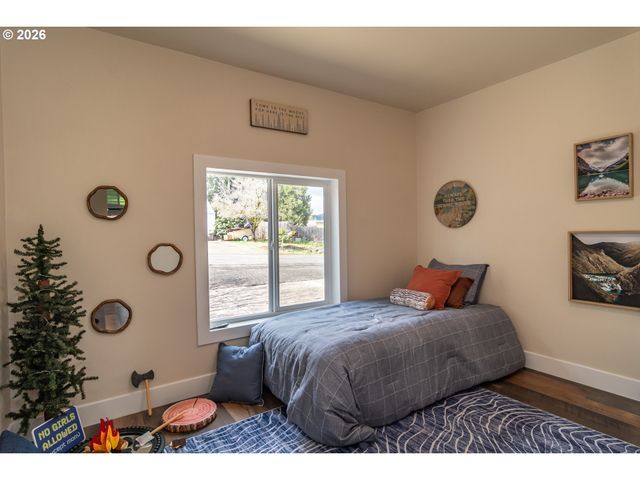 765 W RAINBOW St, Roseburg, OR 97471