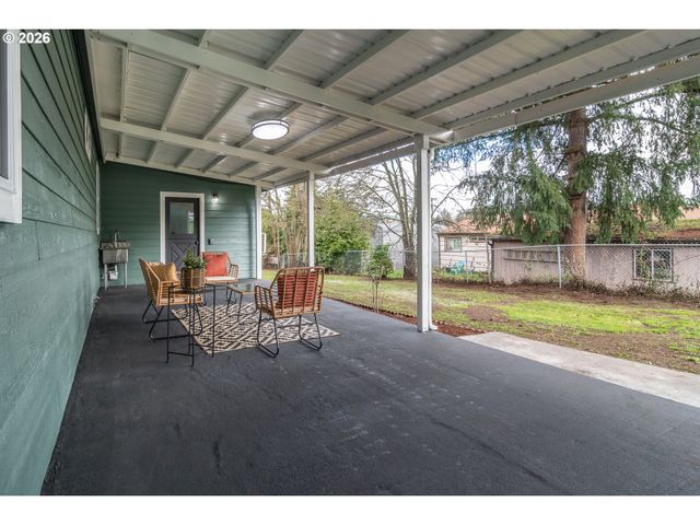 765 W RAINBOW St, Roseburg, OR 97471