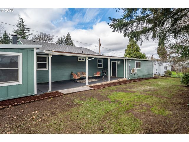 765 W RAINBOW St, Roseburg, OR 97471
