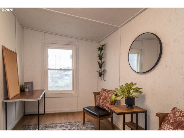 765 W RAINBOW St, Roseburg, OR 97471