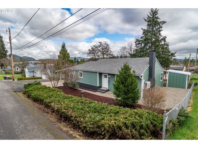 765 W RAINBOW St, Roseburg, OR 97471
