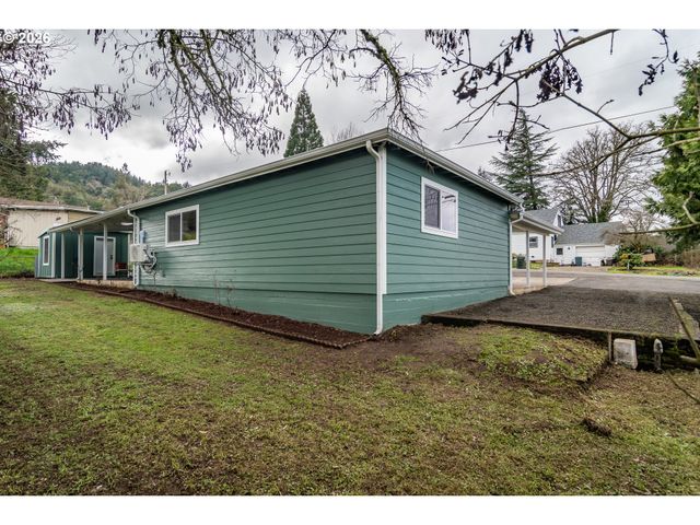 765 W RAINBOW St, Roseburg, OR 97471