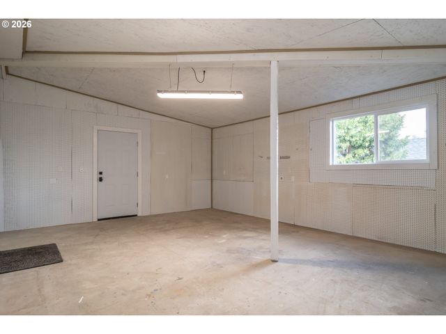 765 W RAINBOW St, Roseburg, OR 97471