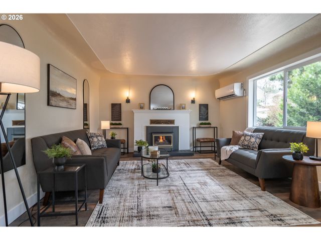 765 W RAINBOW St, Roseburg, OR 97471