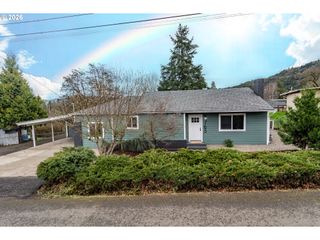 765 W RAINBOW St, Roseburg, OR 97471