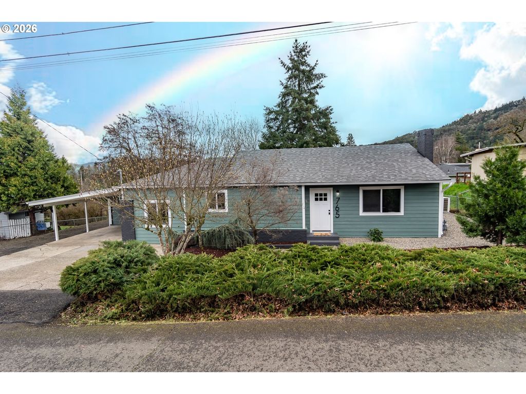 765 W RAINBOW St, Roseburg, OR 97471