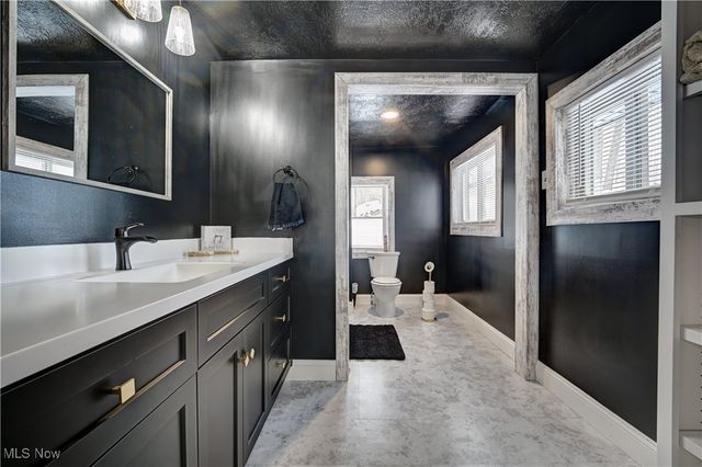 5796 St Rt 250, Beach City, OH 44608