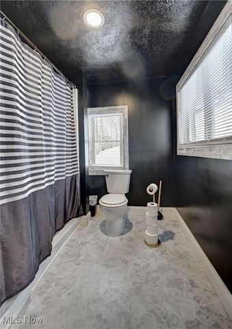 5796 St Rt 250, Beach City, OH 44608