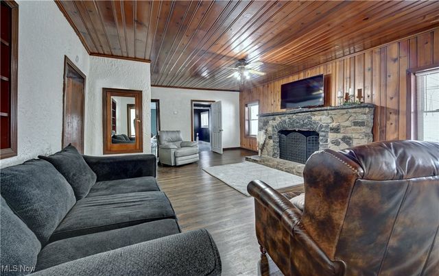 5796 St Rt 250, Beach City, OH 44608