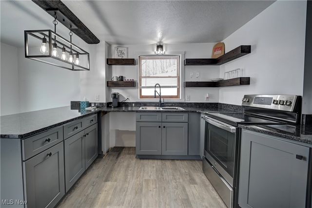 5796 St Rt 250, Beach City, OH 44608