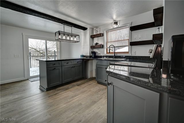 5796 St Rt 250, Beach City, OH 44608