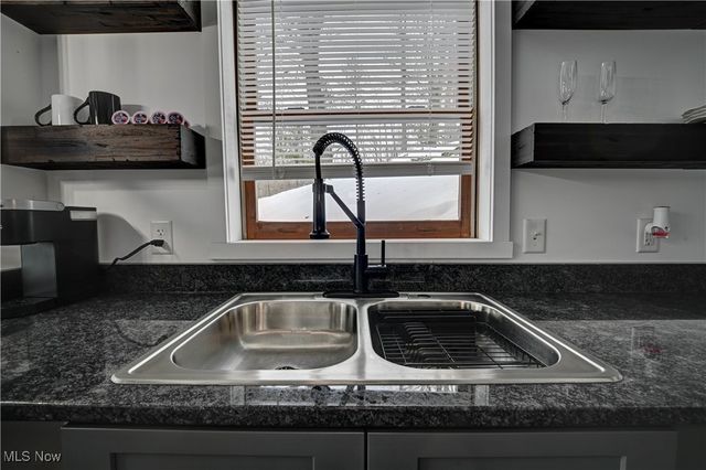 5796 St Rt 250, Beach City, OH 44608