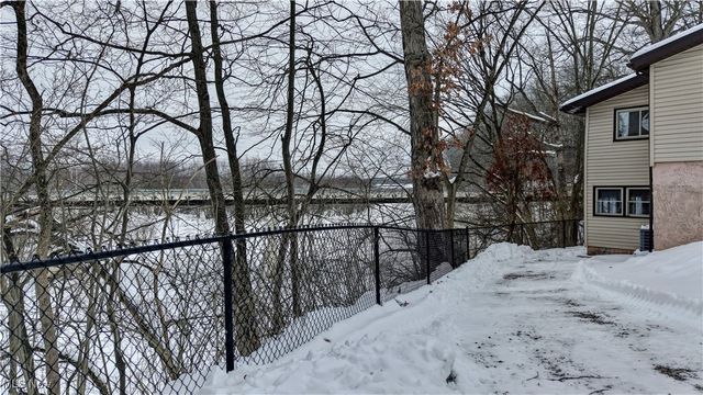 5796 St Rt 250, Beach City, OH 44608