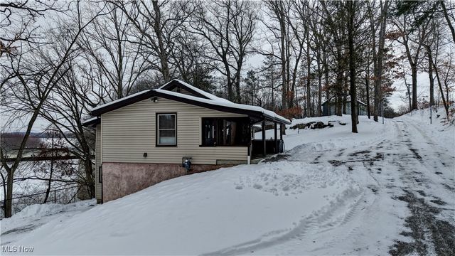 5796 St Rt 250, Beach City, OH 44608