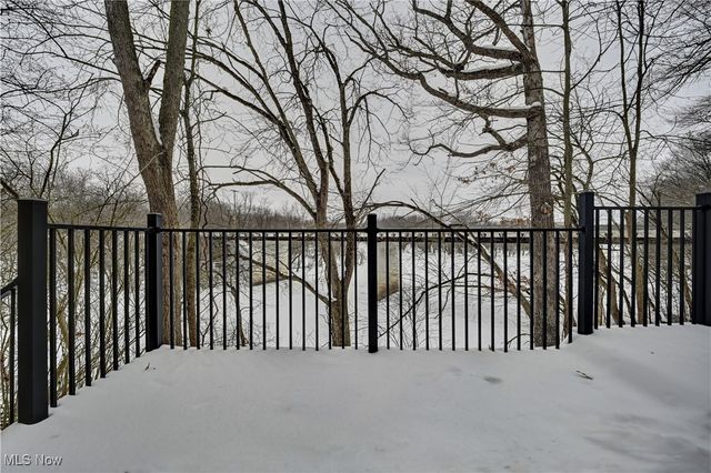 5796 St Rt 250, Beach City, OH 44608