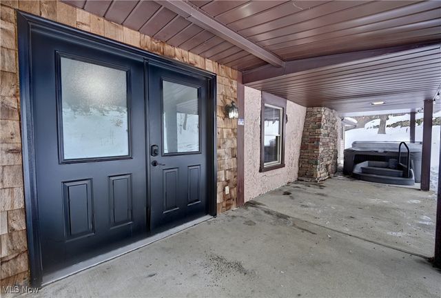 5796 St Rt 250, Beach City, OH 44608